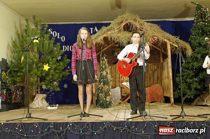 Zdjęcie w galerii na portalu naszraciborz.pl: Pokoleniowe kolędowanie w osiemnastce  wiadomości z regionu