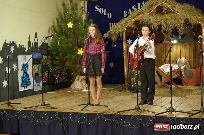 Zdjęcie w galerii na portalu naszraciborz.pl: Pokoleniowe kolędowanie w osiemnastce  wiadomości z regionu