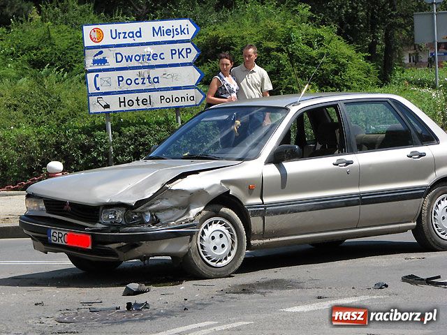 Zdjęcie w galerii na portalu naszraciborz.pl: KRAKSA przy raciborskim SĄDZIE wiadomości z regionu