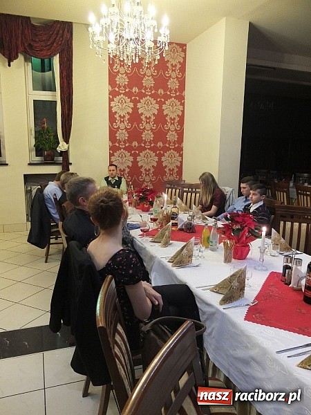 Zdjęcie w galerii na portalu naszraciborz.pl: Sportowa wigilia u Łamatorów wiadomości z regionu