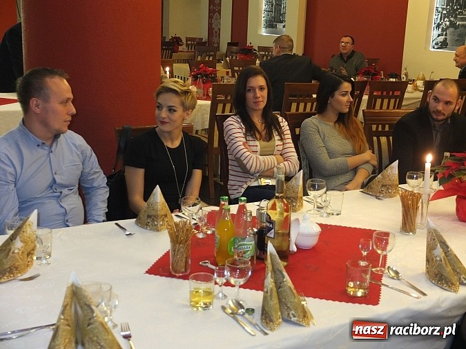 Zdjęcie w galerii na portalu naszraciborz.pl: Sportowa wigilia u Łamatorów wiadomości z regionu