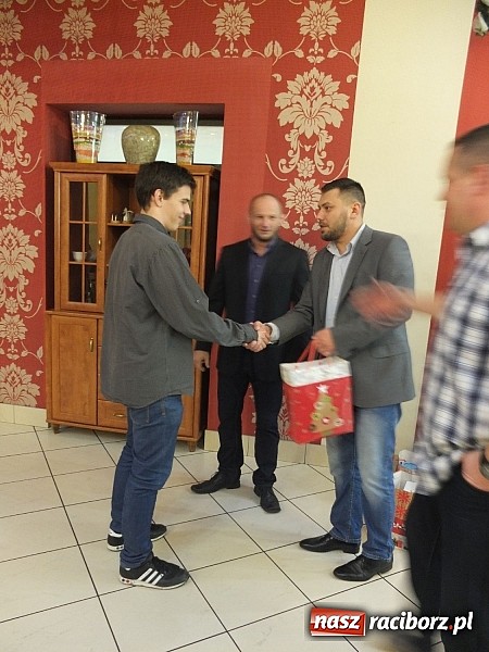 Zdjęcie w galerii na portalu naszraciborz.pl: Sportowa wigilia u Łamatorów wiadomości z regionu