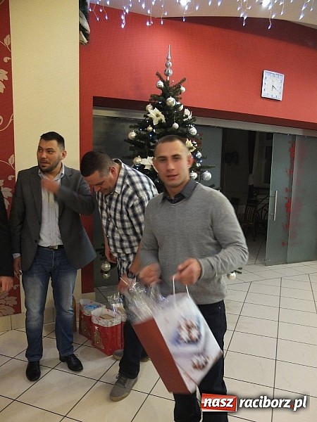 Zdjęcie w galerii na portalu naszraciborz.pl: Sportowa wigilia u Łamatorów wiadomości z regionu