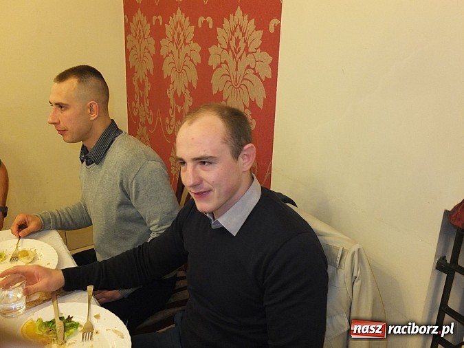 Zdjęcie w galerii na portalu naszraciborz.pl: Sportowa wigilia u Łamatorów wiadomości z regionu