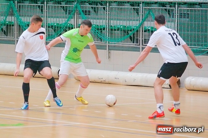 Zdjęcie w galerii na portalu naszraciborz.pl: HLPN: Nerwowo i czerwono w I lidze. Tritle lepsze w hicie kolejki wiadomości z regionu