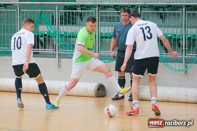 Zdjęcie w galerii na portalu naszraciborz.pl: HLPN: Nerwowo i czerwono w I lidze. Tritle lepsze w hicie kolejki wiadomości z regionu