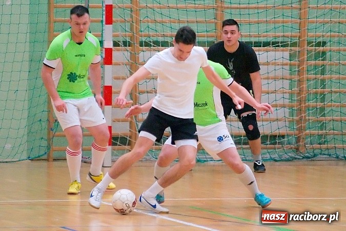 Zdjęcie w galerii na portalu naszraciborz.pl: HLPN: Nerwowo i czerwono w I lidze. Tritle lepsze w hicie kolejki wiadomości z regionu