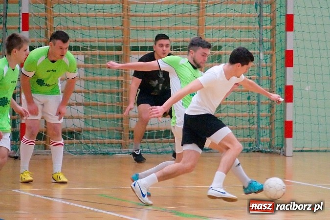 Zdjęcie w galerii na portalu naszraciborz.pl: HLPN: Nerwowo i czerwono w I lidze. Tritle lepsze w hicie kolejki wiadomości z regionu