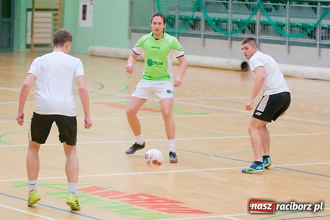 Zdjęcie w galerii na portalu naszraciborz.pl: HLPN: Nerwowo i czerwono w I lidze. Tritle lepsze w hicie kolejki wiadomości z regionu