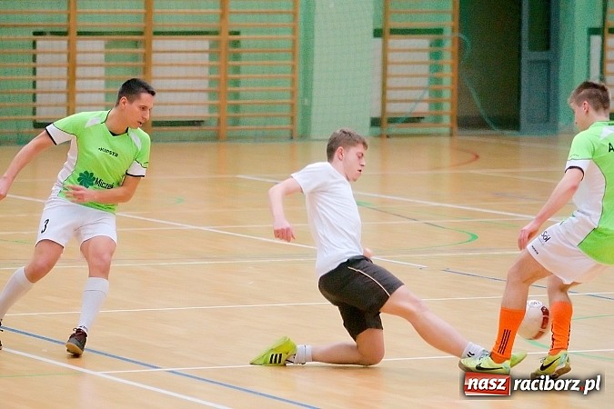 Zdjęcie w galerii na portalu naszraciborz.pl: HLPN: Nerwowo i czerwono w I lidze. Tritle lepsze w hicie kolejki wiadomości z regionu