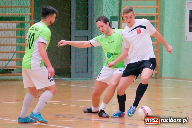 Zdjęcie w galerii na portalu naszraciborz.pl: HLPN: Nerwowo i czerwono w I lidze. Tritle lepsze w hicie kolejki wiadomości z regionu