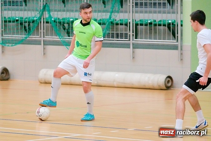 Zdjęcie w galerii na portalu naszraciborz.pl: HLPN: Nerwowo i czerwono w I lidze. Tritle lepsze w hicie kolejki wiadomości z regionu