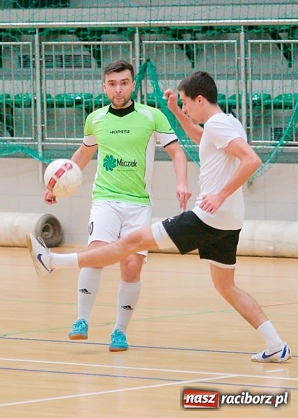 Zdjęcie w galerii na portalu naszraciborz.pl: HLPN: Nerwowo i czerwono w I lidze. Tritle lepsze w hicie kolejki wiadomości z regionu