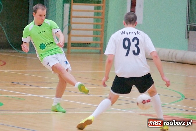 Zdjęcie w galerii na portalu naszraciborz.pl: HLPN: Nerwowo i czerwono w I lidze. Tritle lepsze w hicie kolejki wiadomości z regionu