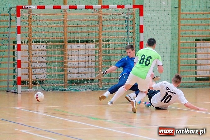 Zdjęcie w galerii na portalu naszraciborz.pl: HLPN: Nerwowo i czerwono w I lidze. Tritle lepsze w hicie kolejki wiadomości z regionu