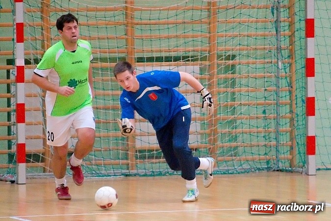 Zdjęcie w galerii na portalu naszraciborz.pl: HLPN: Nerwowo i czerwono w I lidze. Tritle lepsze w hicie kolejki wiadomości z regionu