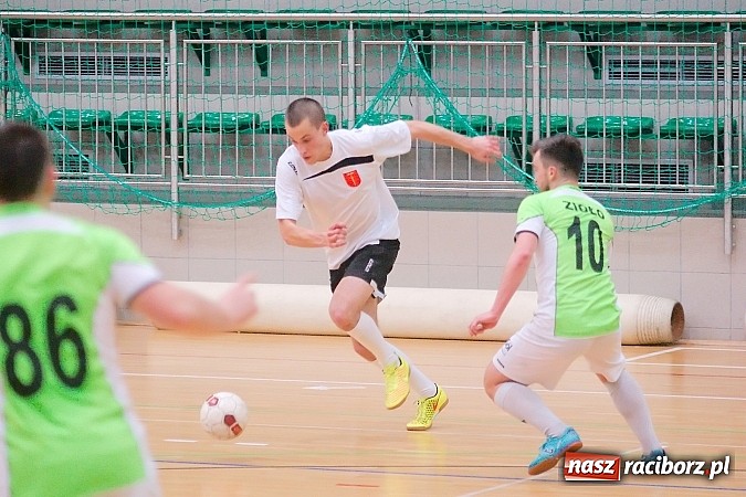 Zdjęcie w galerii na portalu naszraciborz.pl: HLPN: Nerwowo i czerwono w I lidze. Tritle lepsze w hicie kolejki wiadomości z regionu