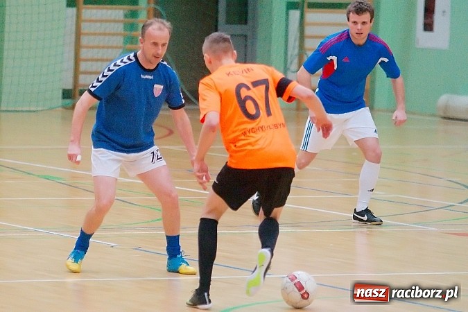 Zdjęcie w galerii na portalu naszraciborz.pl: HLPN: Nerwowo i czerwono w I lidze. Tritle lepsze w hicie kolejki wiadomości z regionu