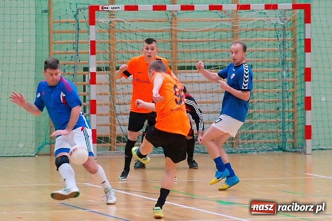 Zdjęcie w galerii na portalu naszraciborz.pl: HLPN: Nerwowo i czerwono w I lidze. Tritle lepsze w hicie kolejki wiadomości z regionu