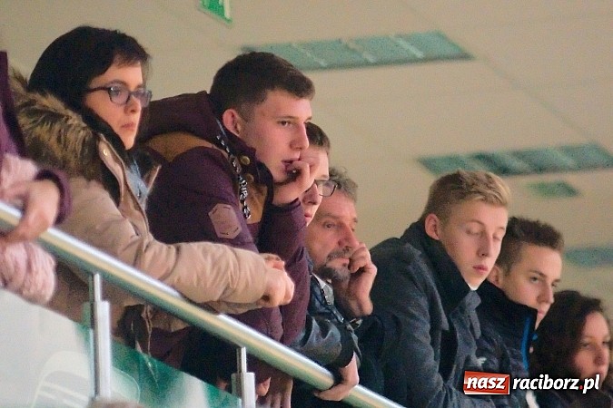 Zdjęcie w galerii na portalu naszraciborz.pl: HLPN: Nerwowo i czerwono w I lidze. Tritle lepsze w hicie kolejki wiadomości z regionu