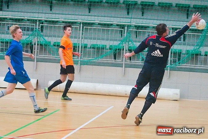 Zdjęcie w galerii na portalu naszraciborz.pl: HLPN: Nerwowo i czerwono w I lidze. Tritle lepsze w hicie kolejki wiadomości z regionu