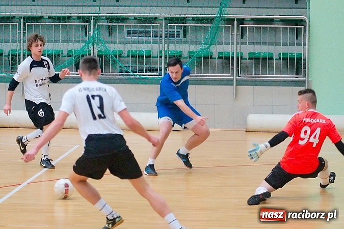 Zdjęcie w galerii na portalu naszraciborz.pl: HLPN: Nerwowo i czerwono w I lidze. Tritle lepsze w hicie kolejki wiadomości z regionu