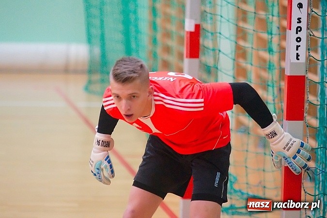 Zdjęcie w galerii na portalu naszraciborz.pl: HLPN: Nerwowo i czerwono w I lidze. Tritle lepsze w hicie kolejki wiadomości z regionu