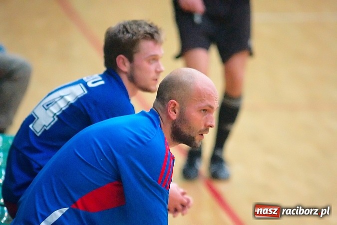 Zdjęcie w galerii na portalu naszraciborz.pl: HLPN: Nerwowo i czerwono w I lidze. Tritle lepsze w hicie kolejki wiadomości z regionu