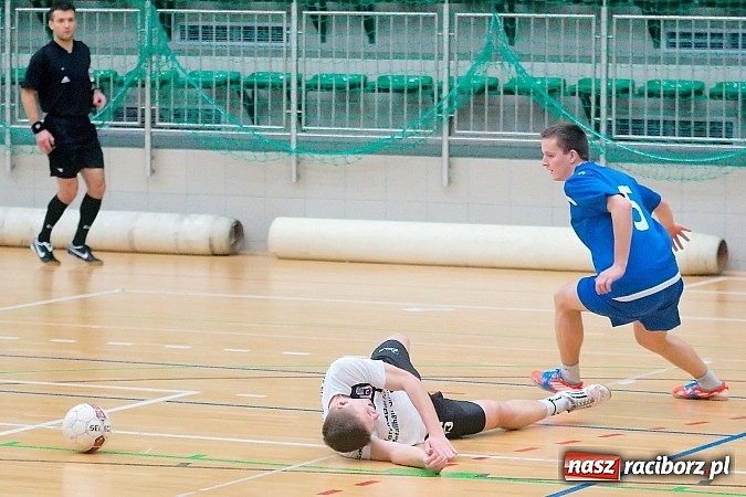 Zdjęcie w galerii na portalu naszraciborz.pl: HLPN: Nerwowo i czerwono w I lidze. Tritle lepsze w hicie kolejki wiadomości z regionu
