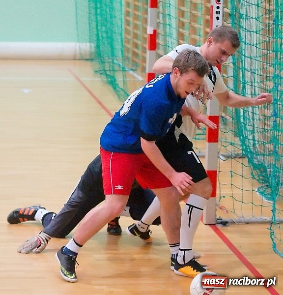 Zdjęcie w galerii na portalu naszraciborz.pl: HLPN: Nerwowo i czerwono w I lidze. Tritle lepsze w hicie kolejki wiadomości z regionu