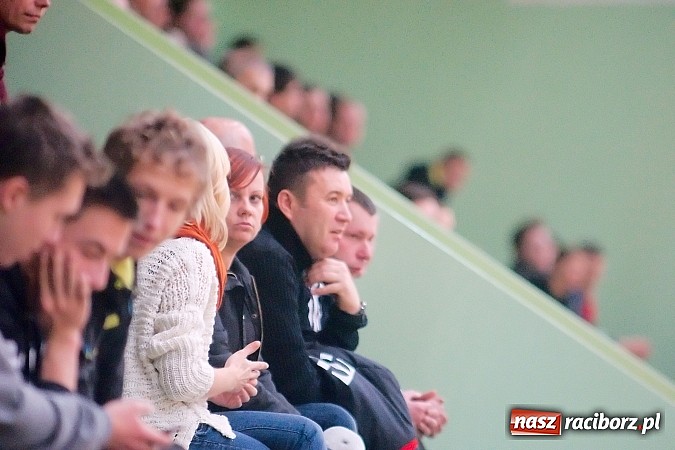 Zdjęcie w galerii na portalu naszraciborz.pl: HLPN: Nerwowo i czerwono w I lidze. Tritle lepsze w hicie kolejki wiadomości z regionu