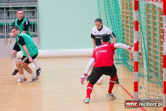 Zdjęcie w galerii na portalu naszraciborz.pl: HLPN: Nerwowo i czerwono w I lidze. Tritle lepsze w hicie kolejki wiadomości z regionu