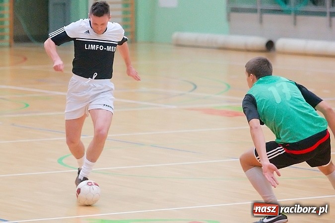 Zdjęcie w galerii na portalu naszraciborz.pl: HLPN: Nerwowo i czerwono w I lidze. Tritle lepsze w hicie kolejki wiadomości z regionu