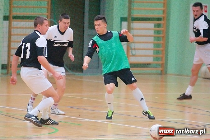 Zdjęcie w galerii na portalu naszraciborz.pl: HLPN: Nerwowo i czerwono w I lidze. Tritle lepsze w hicie kolejki wiadomości z regionu