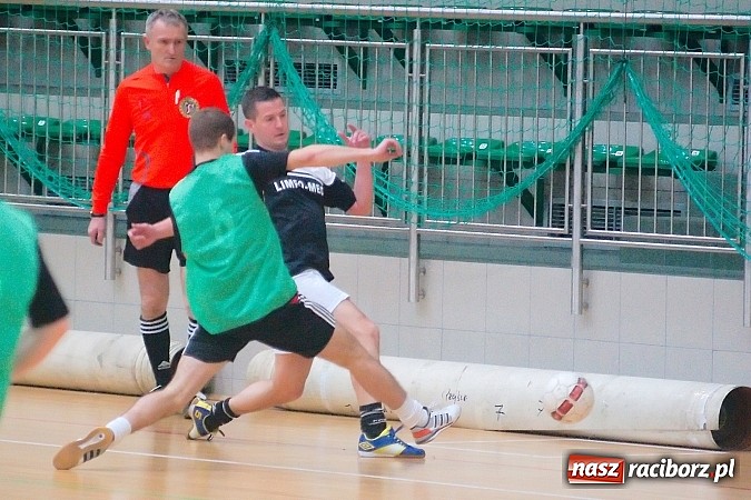 Zdjęcie w galerii na portalu naszraciborz.pl: HLPN: Nerwowo i czerwono w I lidze. Tritle lepsze w hicie kolejki wiadomości z regionu