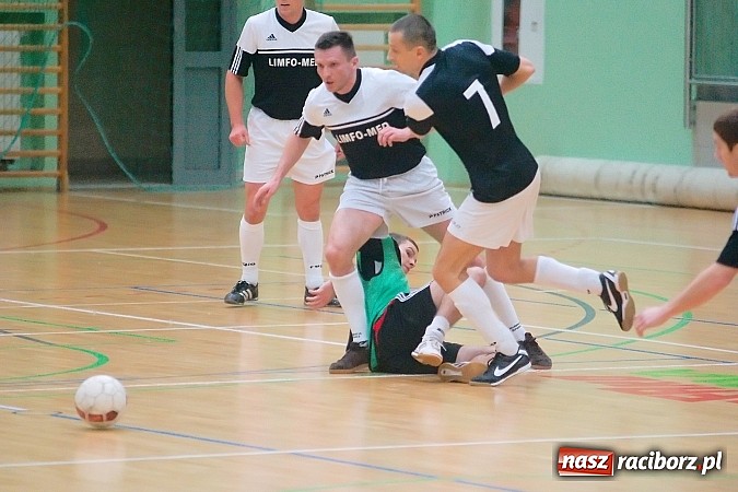 Zdjęcie w galerii na portalu naszraciborz.pl: HLPN: Nerwowo i czerwono w I lidze. Tritle lepsze w hicie kolejki wiadomości z regionu