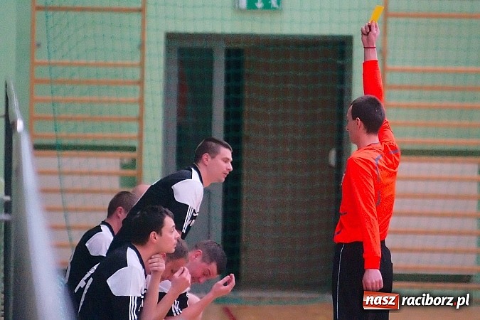 Zdjęcie w galerii na portalu naszraciborz.pl: HLPN: Nerwowo i czerwono w I lidze. Tritle lepsze w hicie kolejki wiadomości z regionu