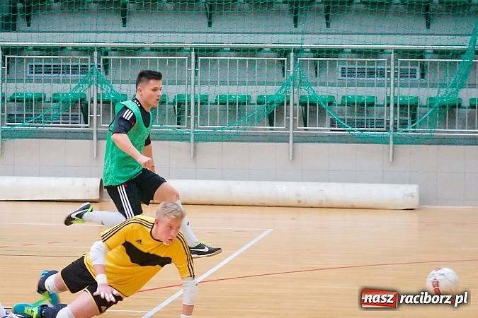 Zdjęcie w galerii na portalu naszraciborz.pl: HLPN: Nerwowo i czerwono w I lidze. Tritle lepsze w hicie kolejki wiadomości z regionu