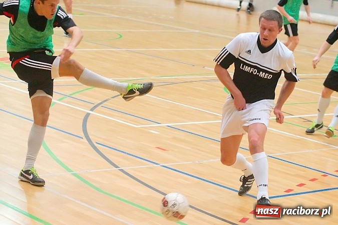 Zdjęcie w galerii na portalu naszraciborz.pl: HLPN: Nerwowo i czerwono w I lidze. Tritle lepsze w hicie kolejki wiadomości z regionu