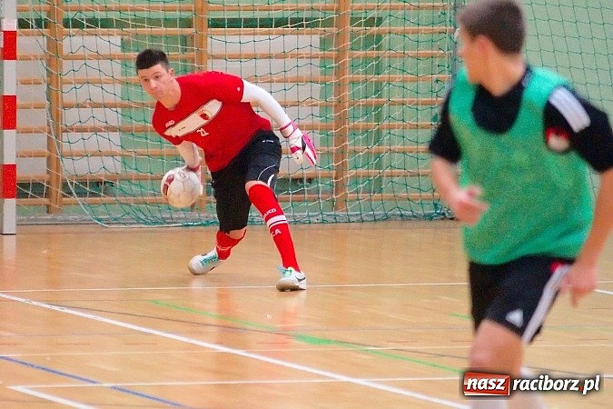 Zdjęcie w galerii na portalu naszraciborz.pl: HLPN: Nerwowo i czerwono w I lidze. Tritle lepsze w hicie kolejki wiadomości z regionu