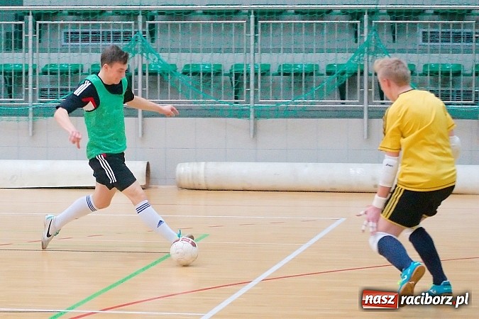 Zdjęcie w galerii na portalu naszraciborz.pl: HLPN: Nerwowo i czerwono w I lidze. Tritle lepsze w hicie kolejki wiadomości z regionu