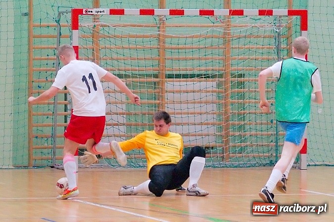 Zdjęcie w galerii na portalu naszraciborz.pl: HLPN: Nerwowo i czerwono w I lidze. Tritle lepsze w hicie kolejki wiadomości z regionu