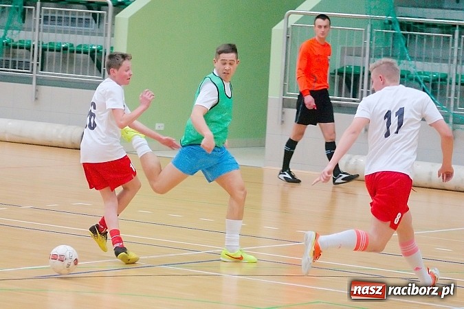 Zdjęcie w galerii na portalu naszraciborz.pl: HLPN: Nerwowo i czerwono w I lidze. Tritle lepsze w hicie kolejki wiadomości z regionu