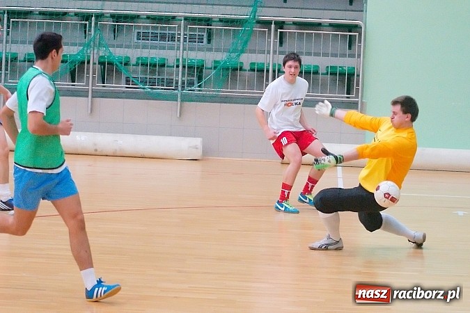 Zdjęcie w galerii na portalu naszraciborz.pl: HLPN: Nerwowo i czerwono w I lidze. Tritle lepsze w hicie kolejki wiadomości z regionu