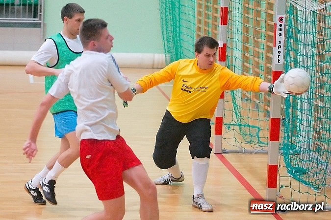 Zdjęcie w galerii na portalu naszraciborz.pl: HLPN: Nerwowo i czerwono w I lidze. Tritle lepsze w hicie kolejki wiadomości z regionu