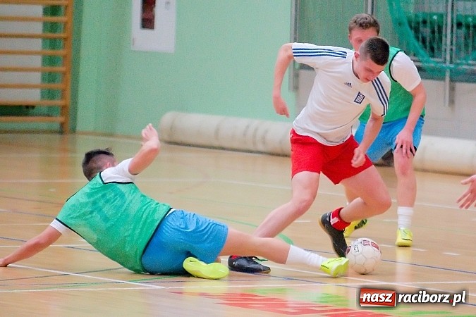 Zdjęcie w galerii na portalu naszraciborz.pl: HLPN: Nerwowo i czerwono w I lidze. Tritle lepsze w hicie kolejki wiadomości z regionu