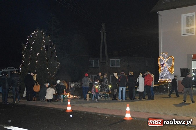 Zdjęcie w galerii na portalu naszraciborz.pl: Spotkanie przy choince w Bieńkowicach  wiadomości z regionu