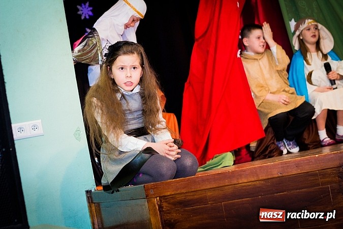 Zdjęcie w galerii na portalu naszraciborz.pl: Jasełka na scenie Młodzieżowego Domu Kultury wiadomości z regionu