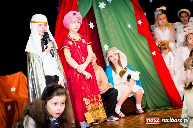 Zdjęcie w galerii na portalu naszraciborz.pl: Jasełka na scenie Młodzieżowego Domu Kultury wiadomości z regionu
