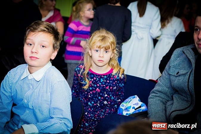 Zdjęcie w galerii na portalu naszraciborz.pl: Jasełka na scenie Młodzieżowego Domu Kultury wiadomości z regionu
